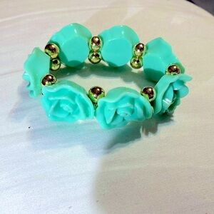 💛🌸🩵 Chunky mint green flower plastic bracelet